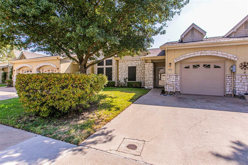 Property Photo:  828 Beechcraft Avenue  TX 75051 