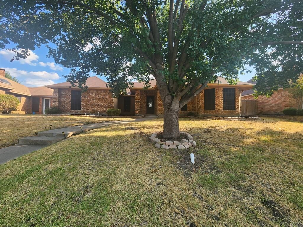 Property Photo:  4415 Silverthorn Drive  TX 75150 