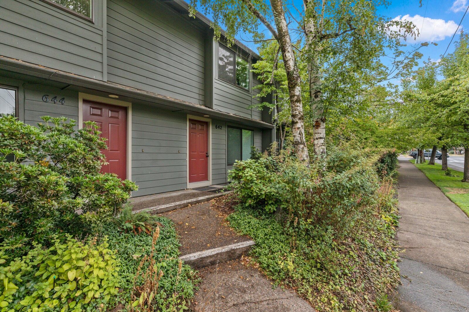 Property Photo: 642 E Main Street OR 97520