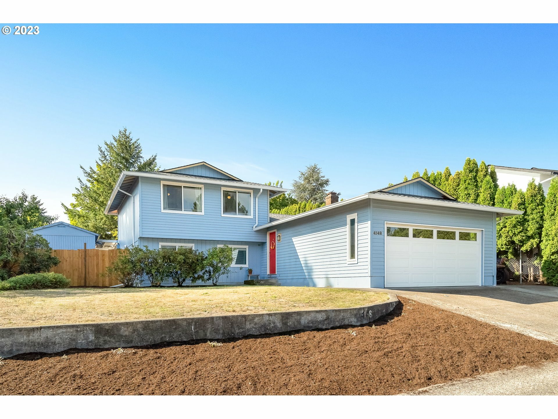 Property Photo:  4148 SE 12th St  OR 97080 