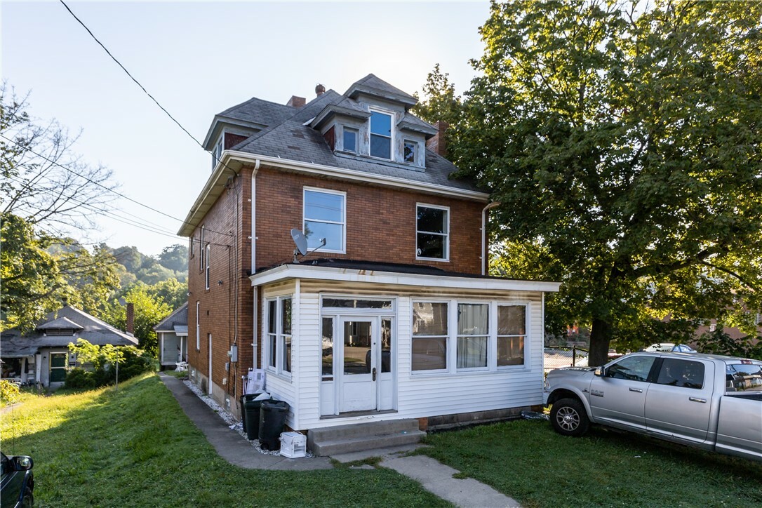 Property Photo: 438 Freeport St PA 15068
