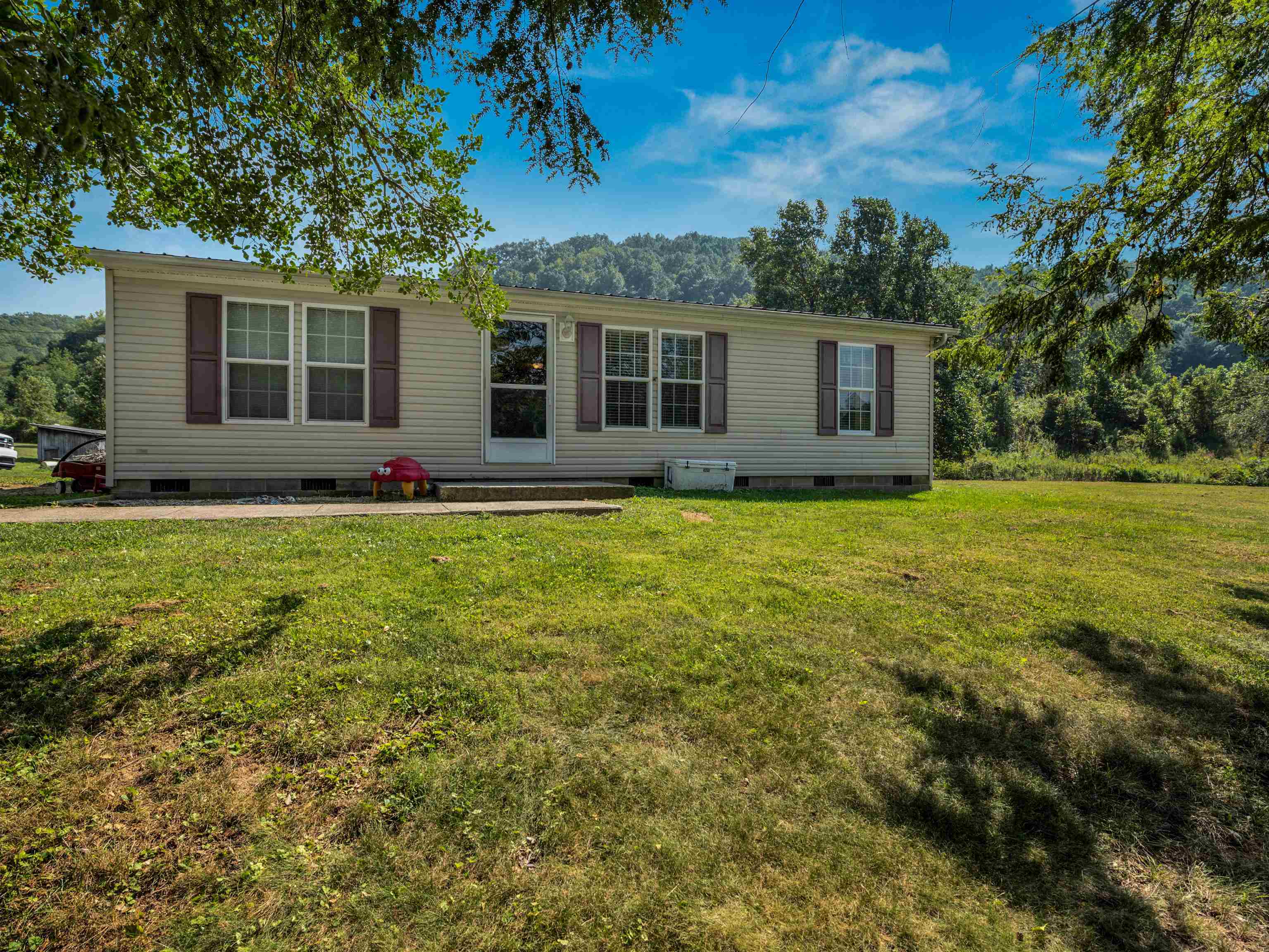 Property Photo: 424 Briary Road KY 41166