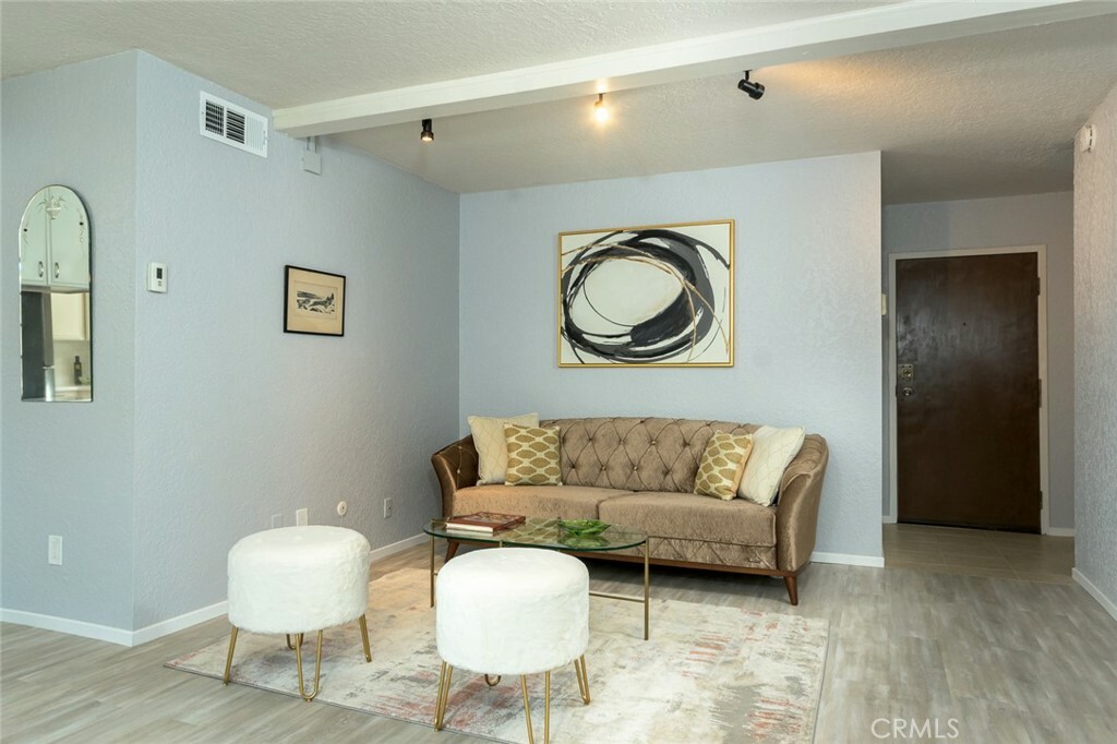 Property Photo:  14161 Riverside Drive 1  CA 91423 