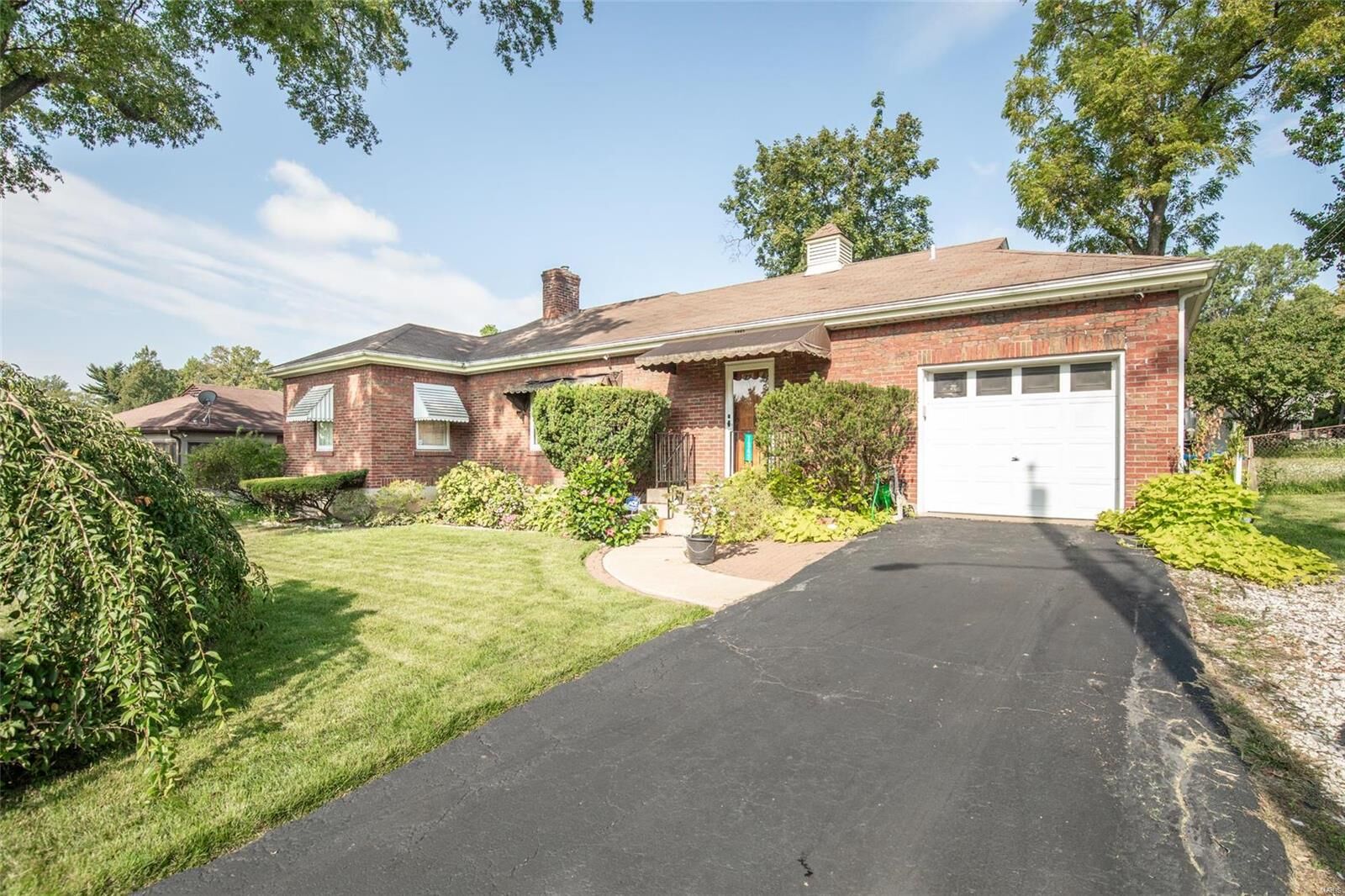 Property Photo: 7247 Henderson Avenue MO 63121