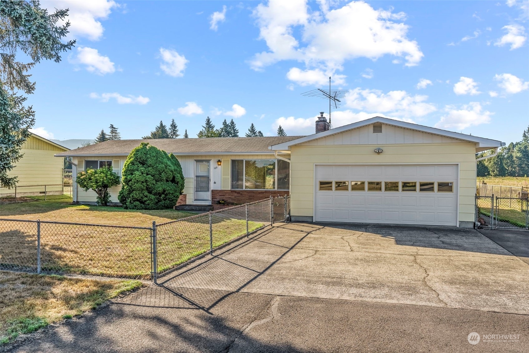 Property Photo:  109 Ponderosa Drive  WA 98626 