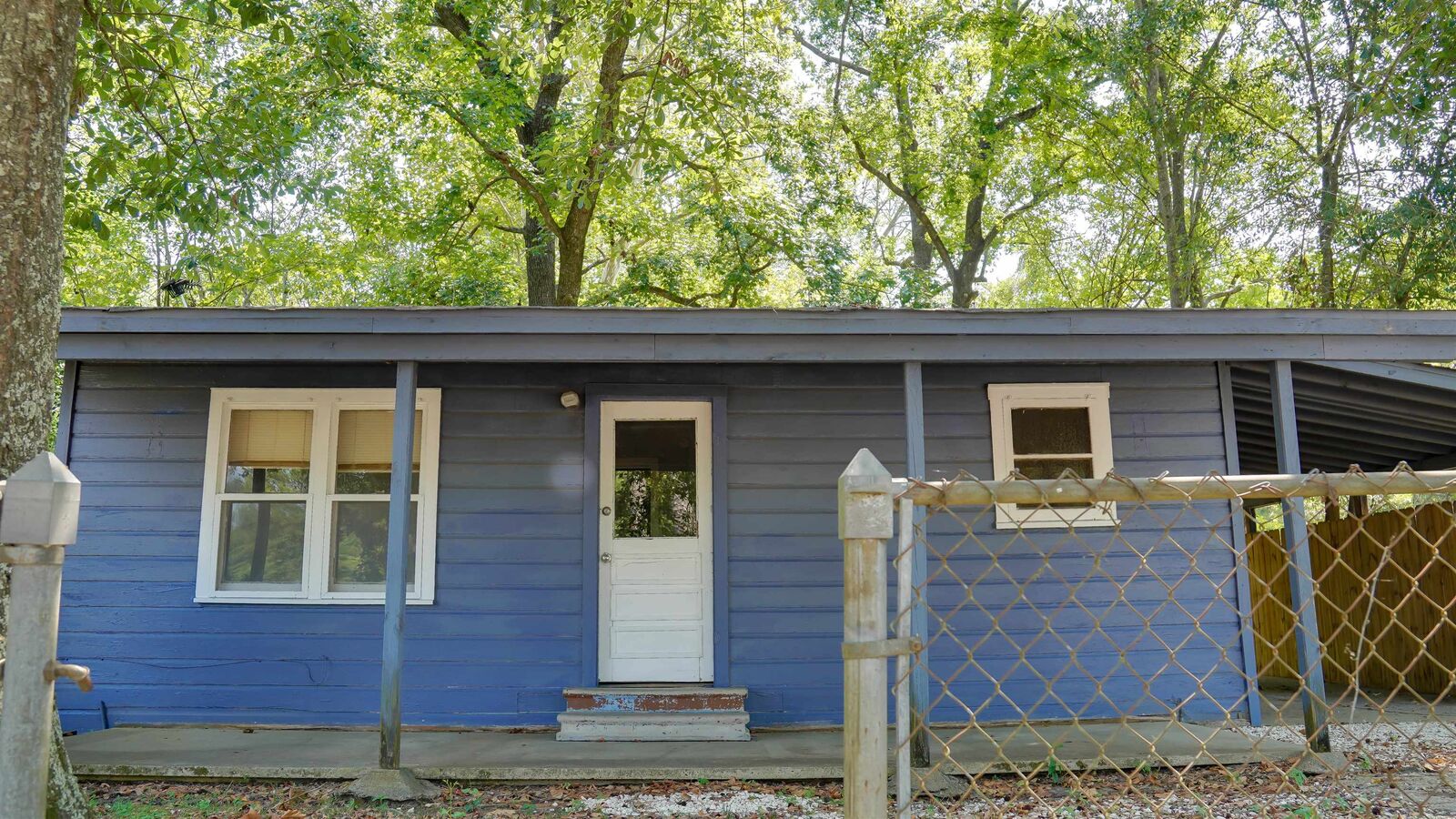 Property Photo:  820 N 2nd Street  TX 77656