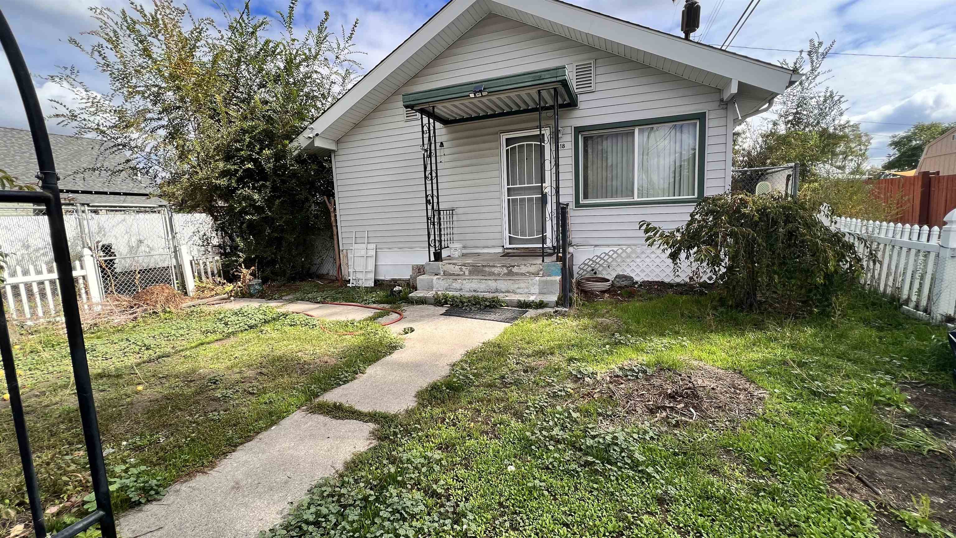 Property Photo: 1318 N Lee St WA 99202
