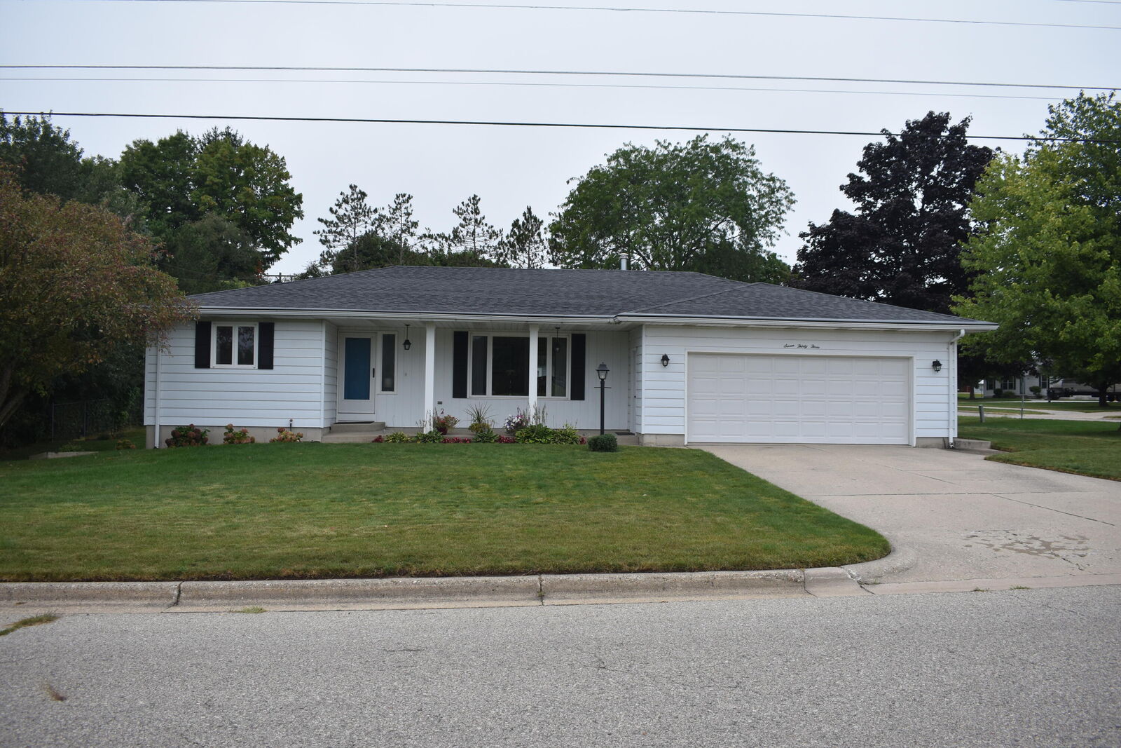 Property Photo:  733 N Weaver  MI 49412 
