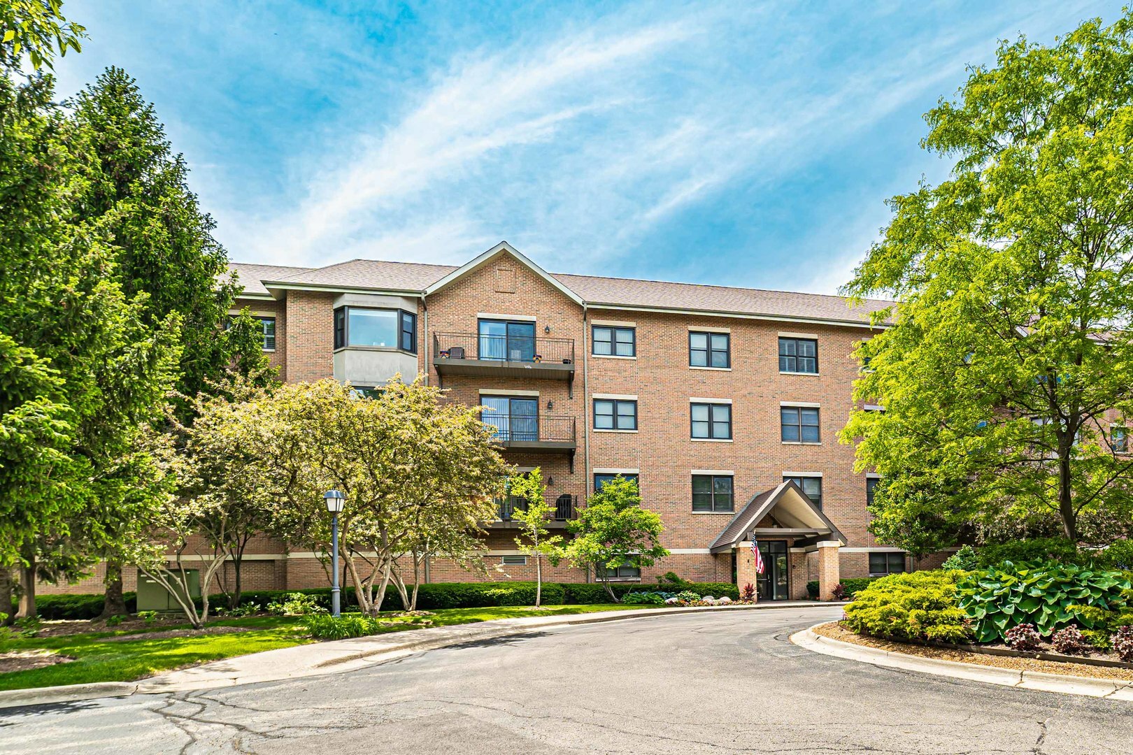 Property Photo: 20 Trafalgar Square 402 IL 60069