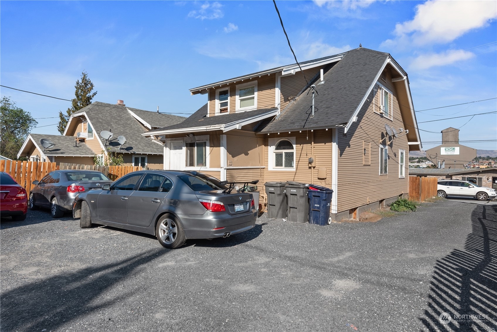 Property Photo:  1350 S Wenatchee Avenue  WA 98801 