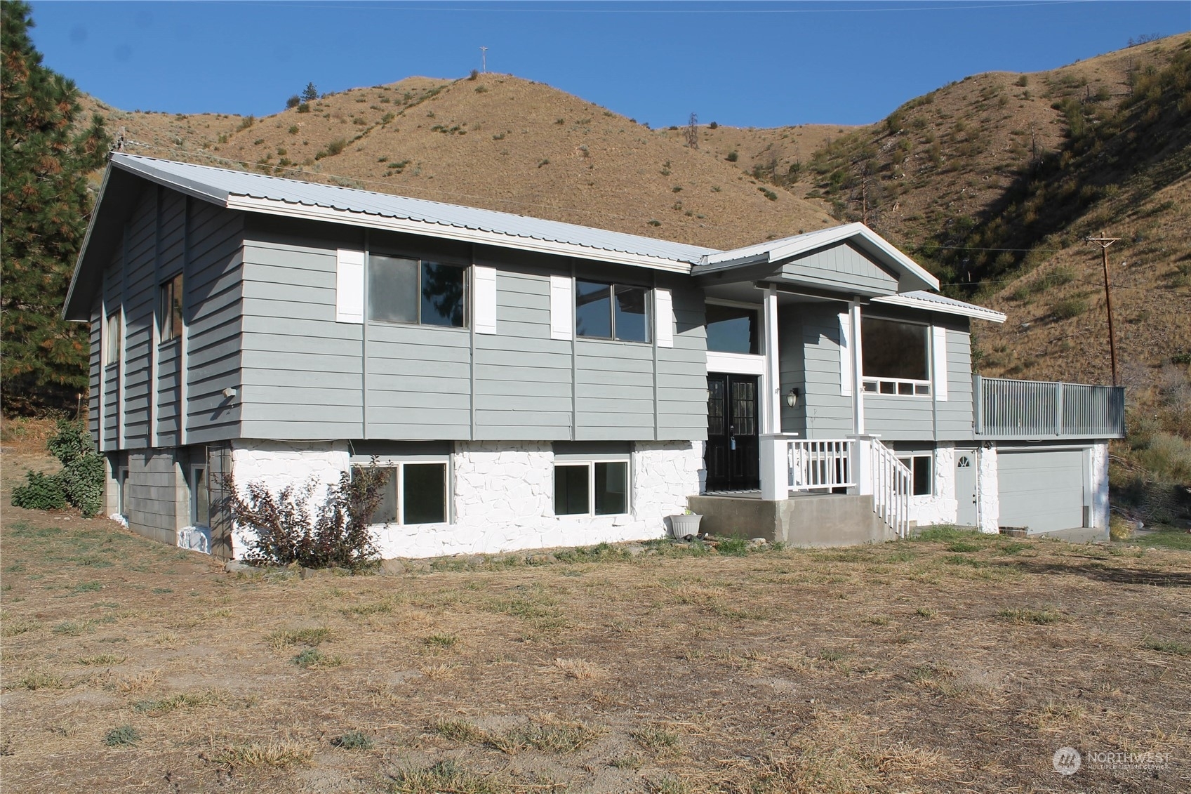 Property Photo:  300 Burma Road  WA 98834 