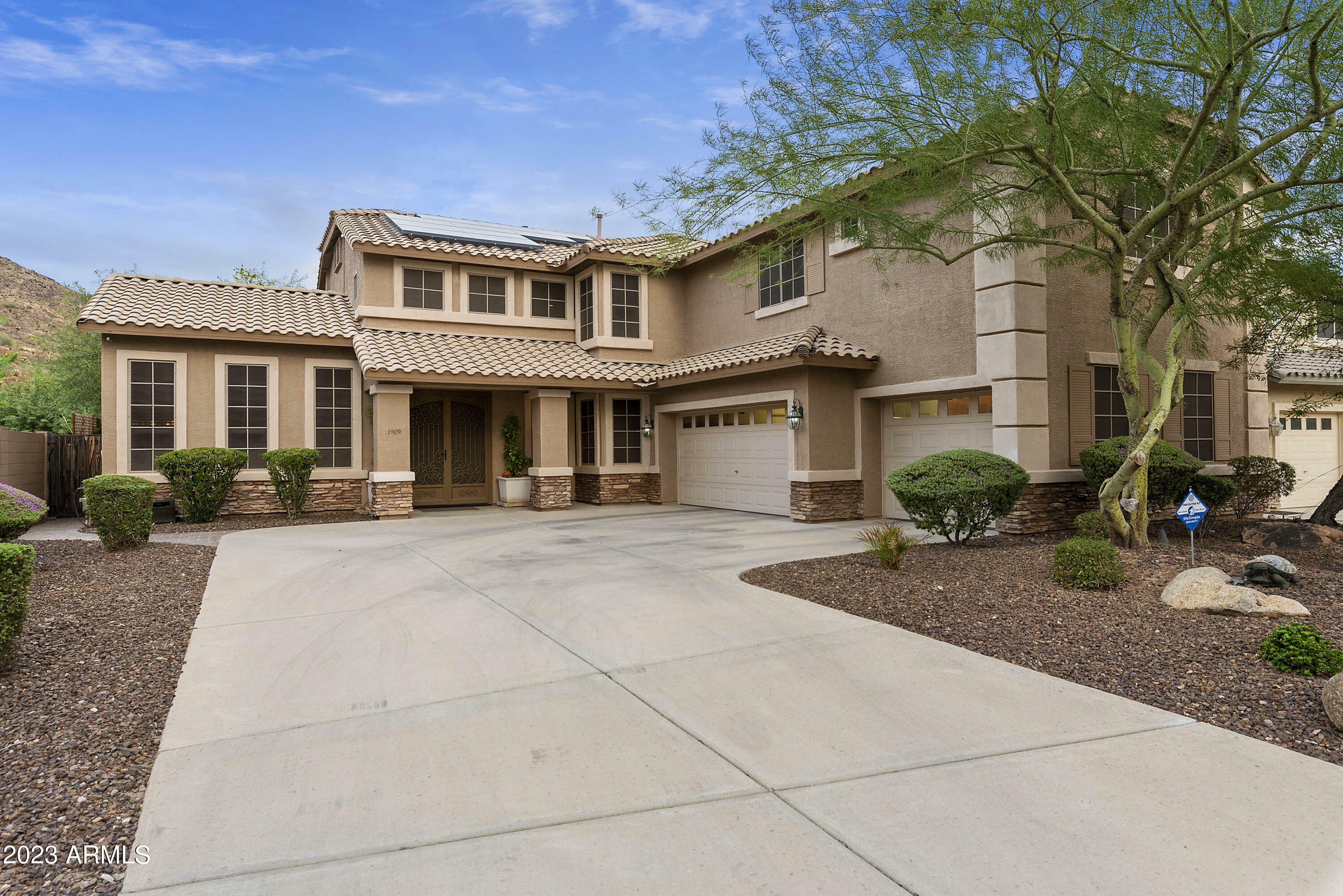 Property Photo:  1909 W Morning Vista Lane  AZ 85085 