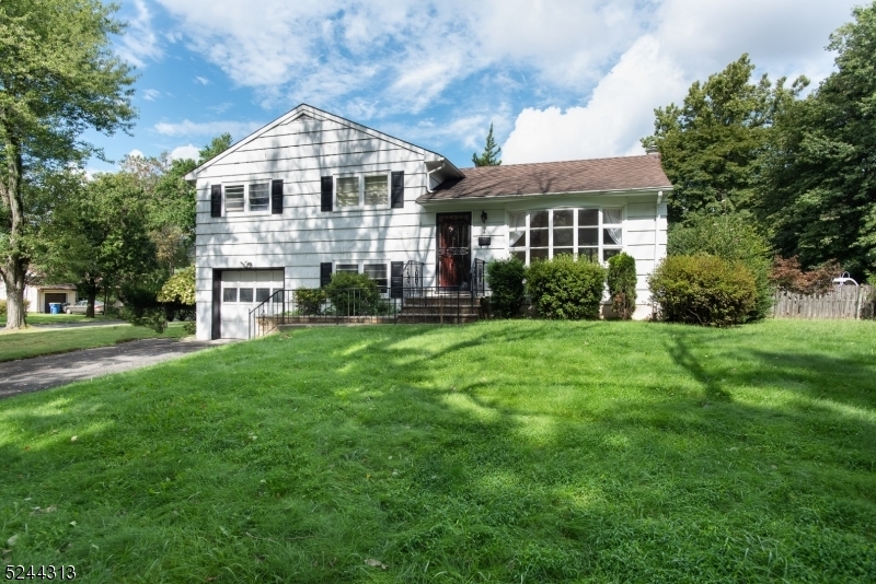 Property Photo:  4 Douglas Rd  NJ 08812 