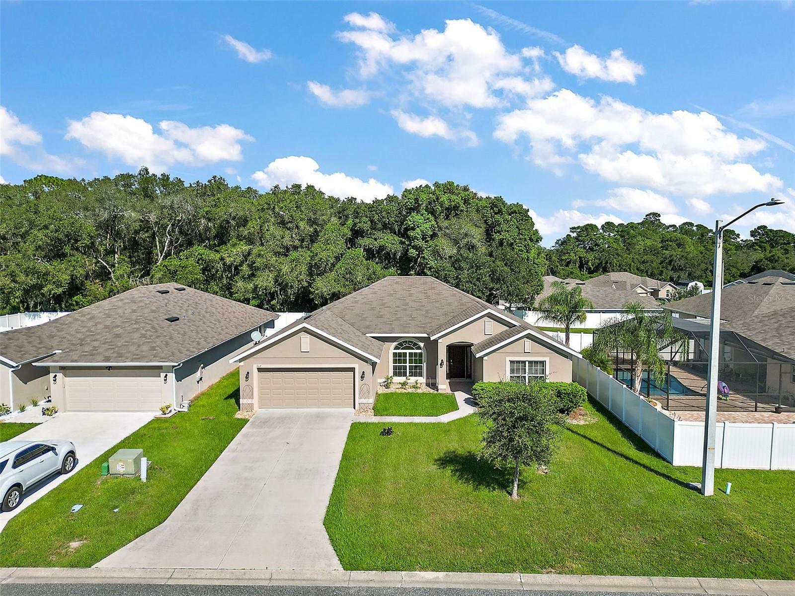 Property Photo: 707 Bradley Way FL 34731