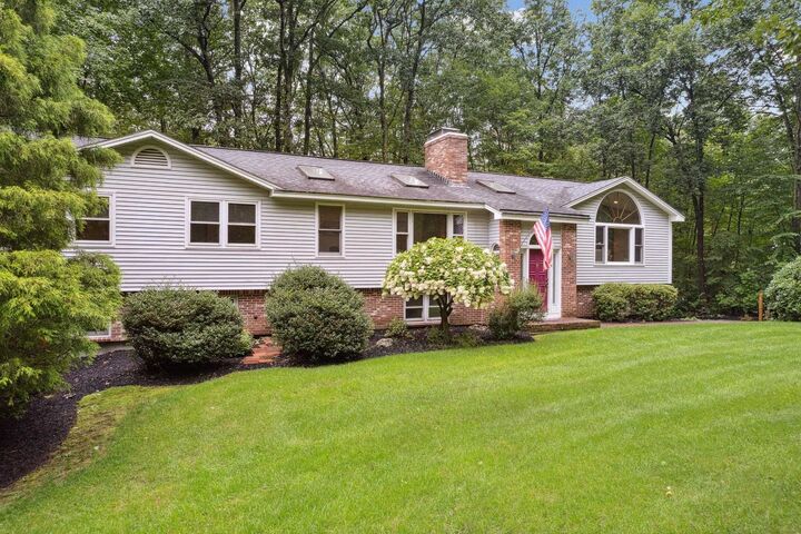 Property Photo:  19 Wedgewood Drive  NH 03053 