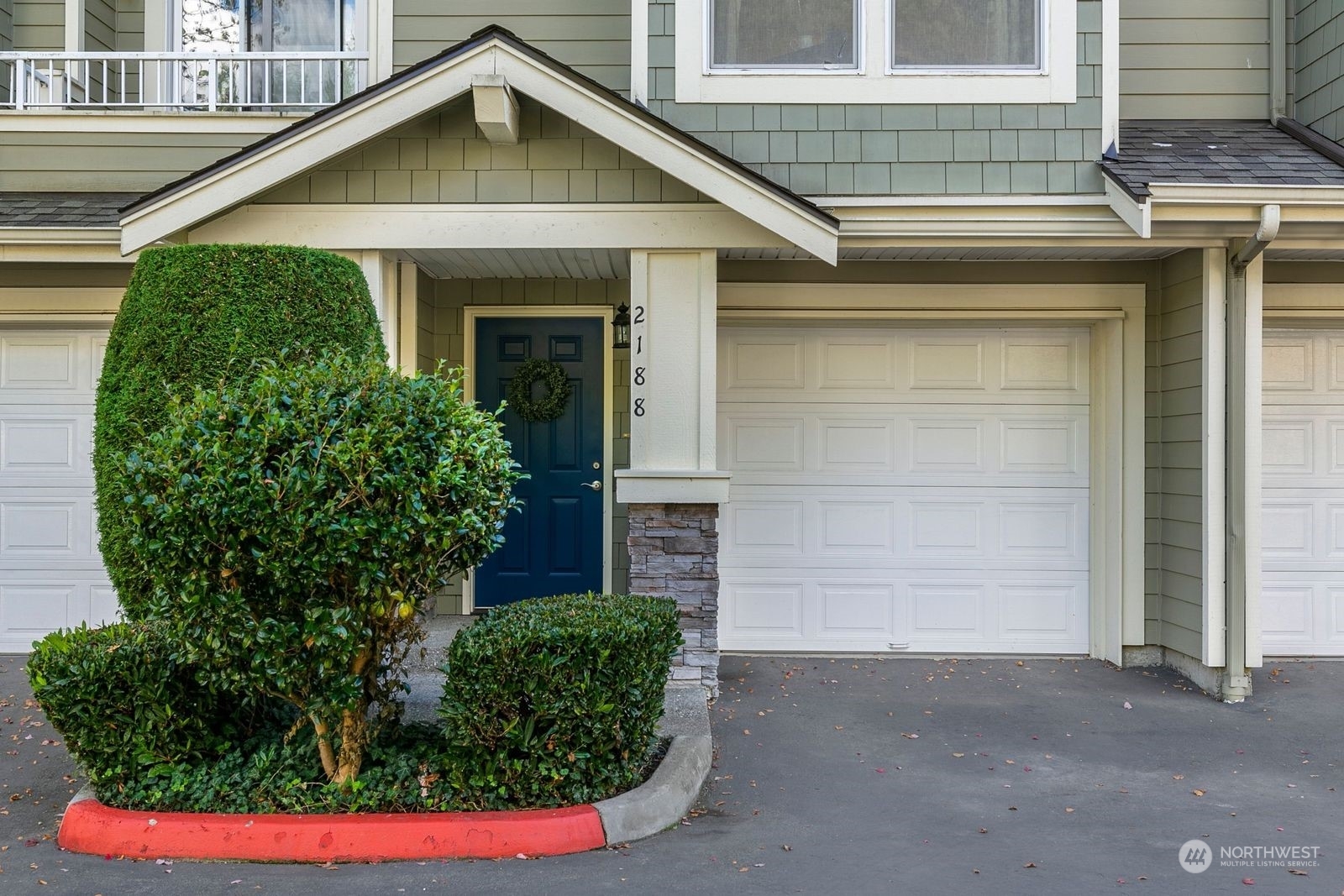 Property Photo:  2188 Newport Way NW 19-2  WA 98027 