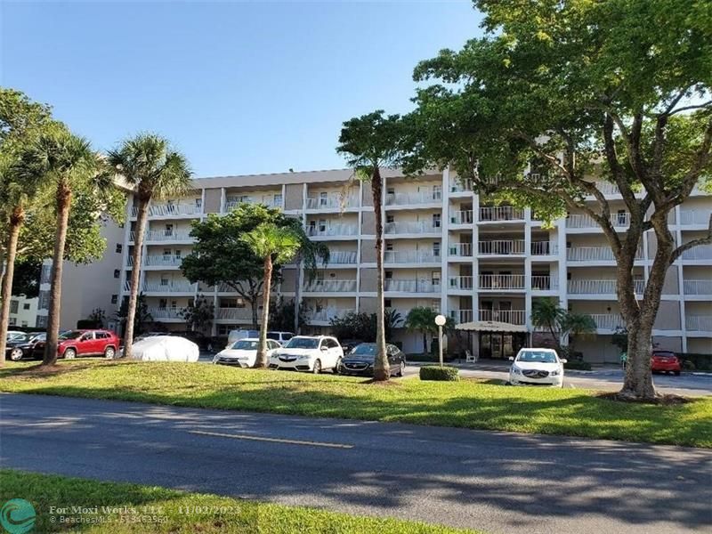 Property Photo:  3000 S Course Dr 505  FL 33069 