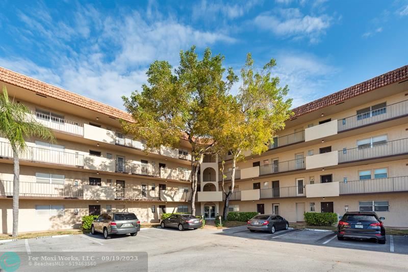 Property Photo:  6061 N Falls Circle Dr 201  FL 33319 