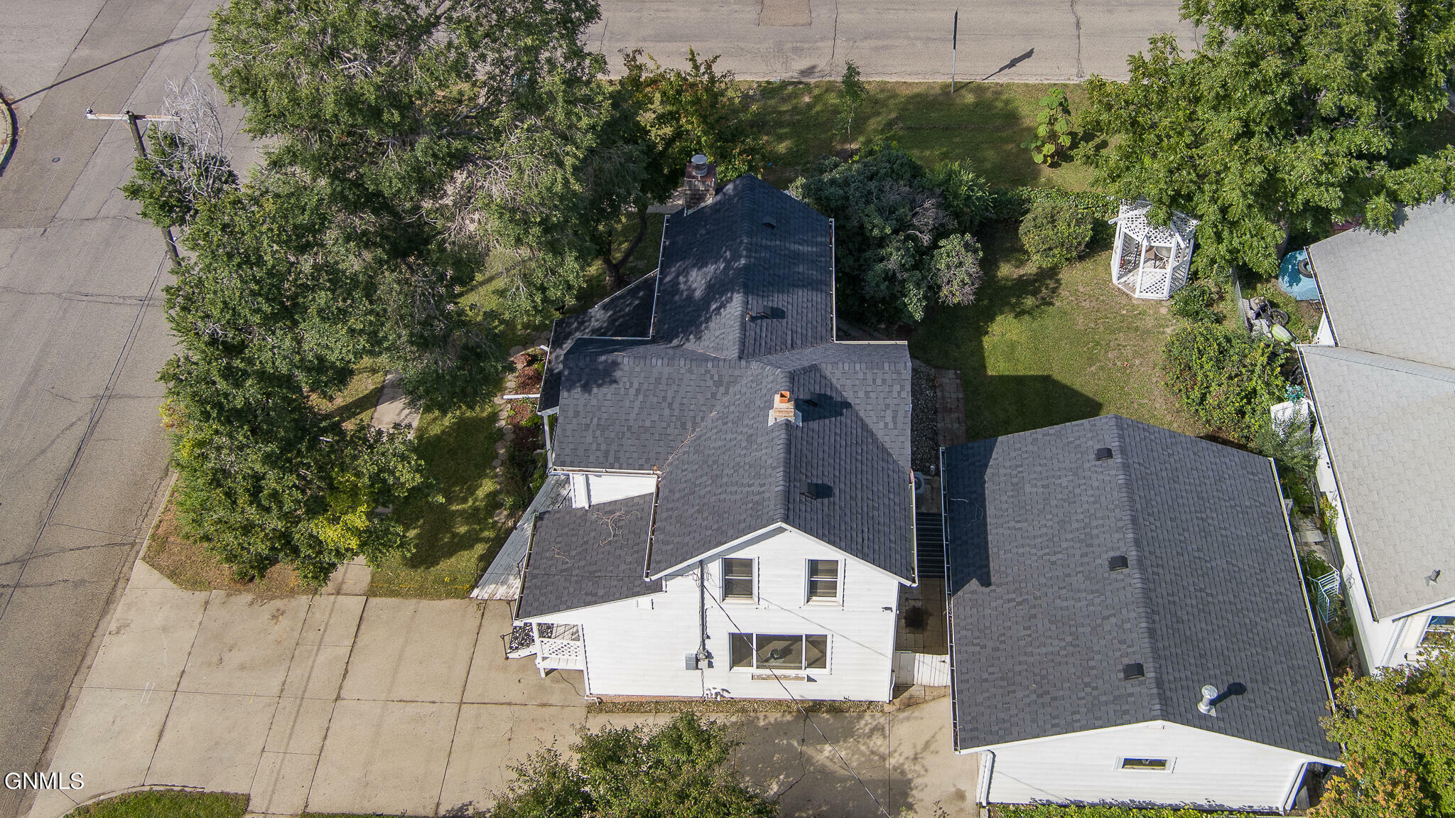 Property Photo: 1010 1st Street NW ND 58554