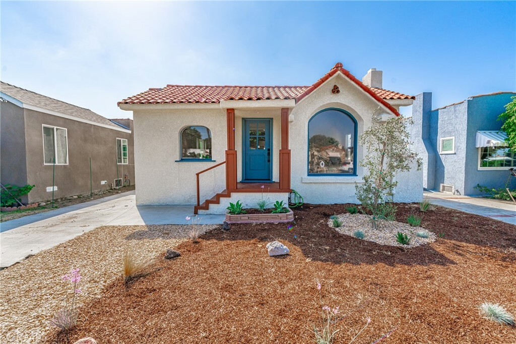 Property Photo:  7819 S Harvard Boulevard  CA 90047 