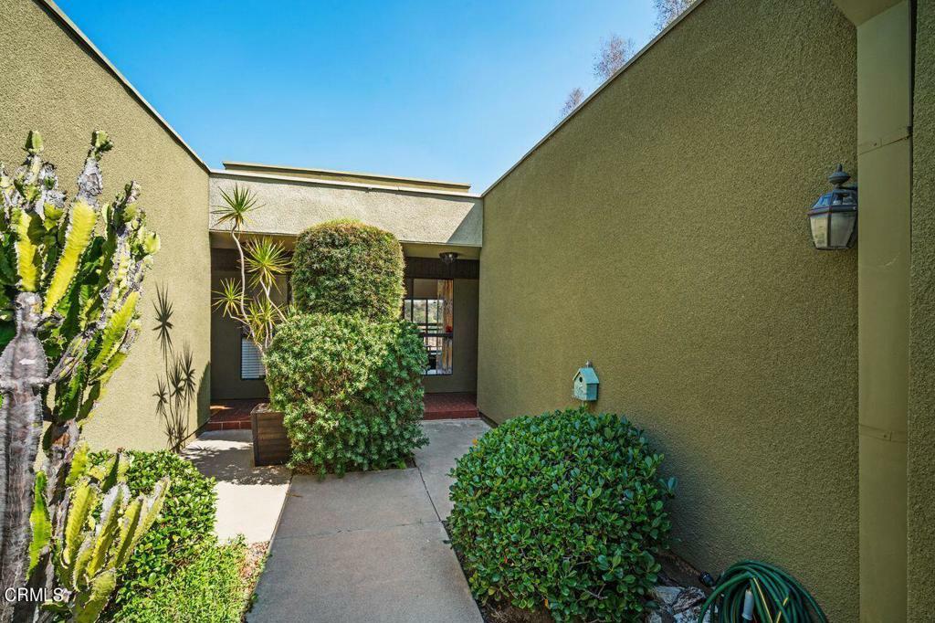 Property Photo: 865 Temple Terrace CA 90042