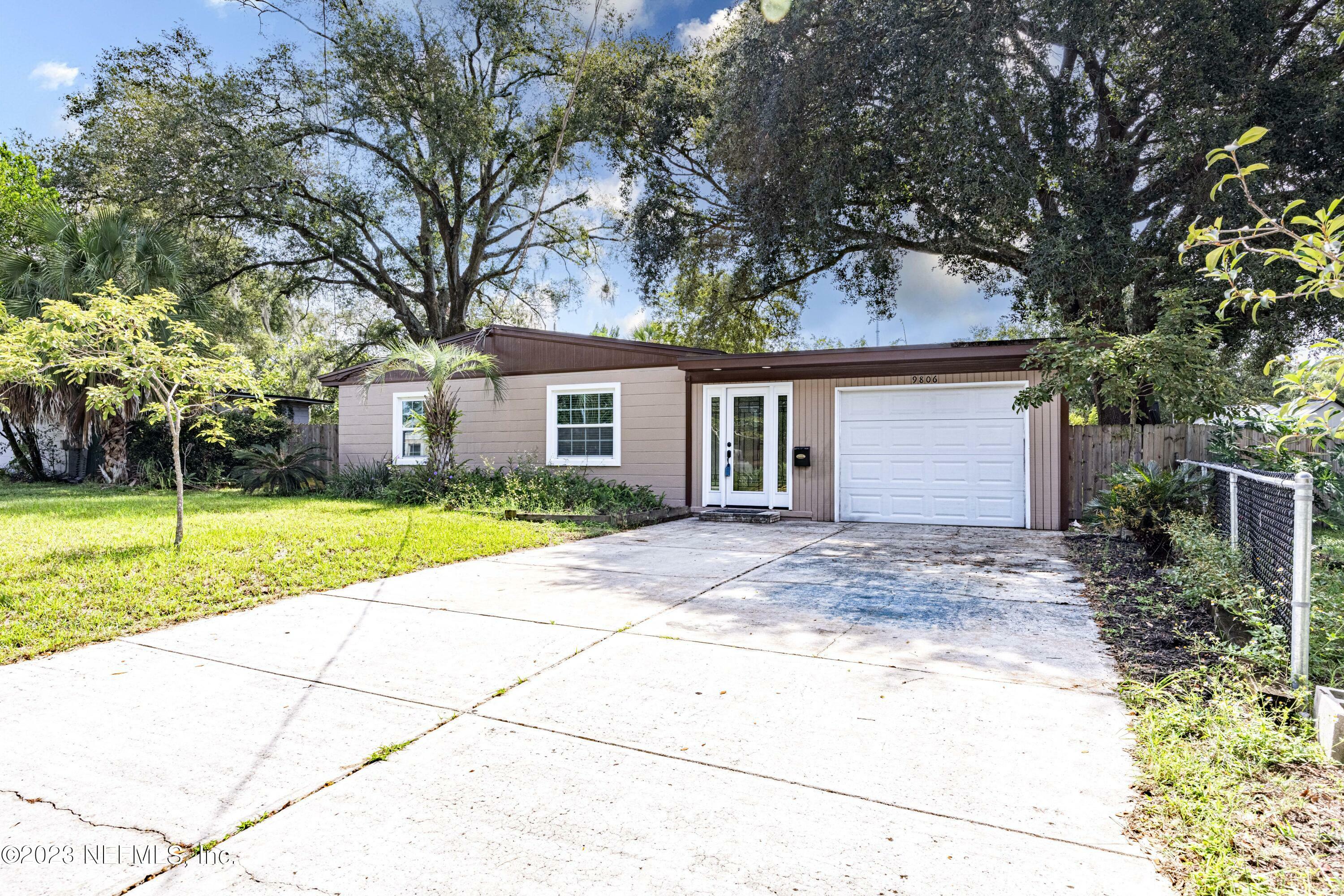 Property Photo:  9806 N Eve Drive  FL 32246 