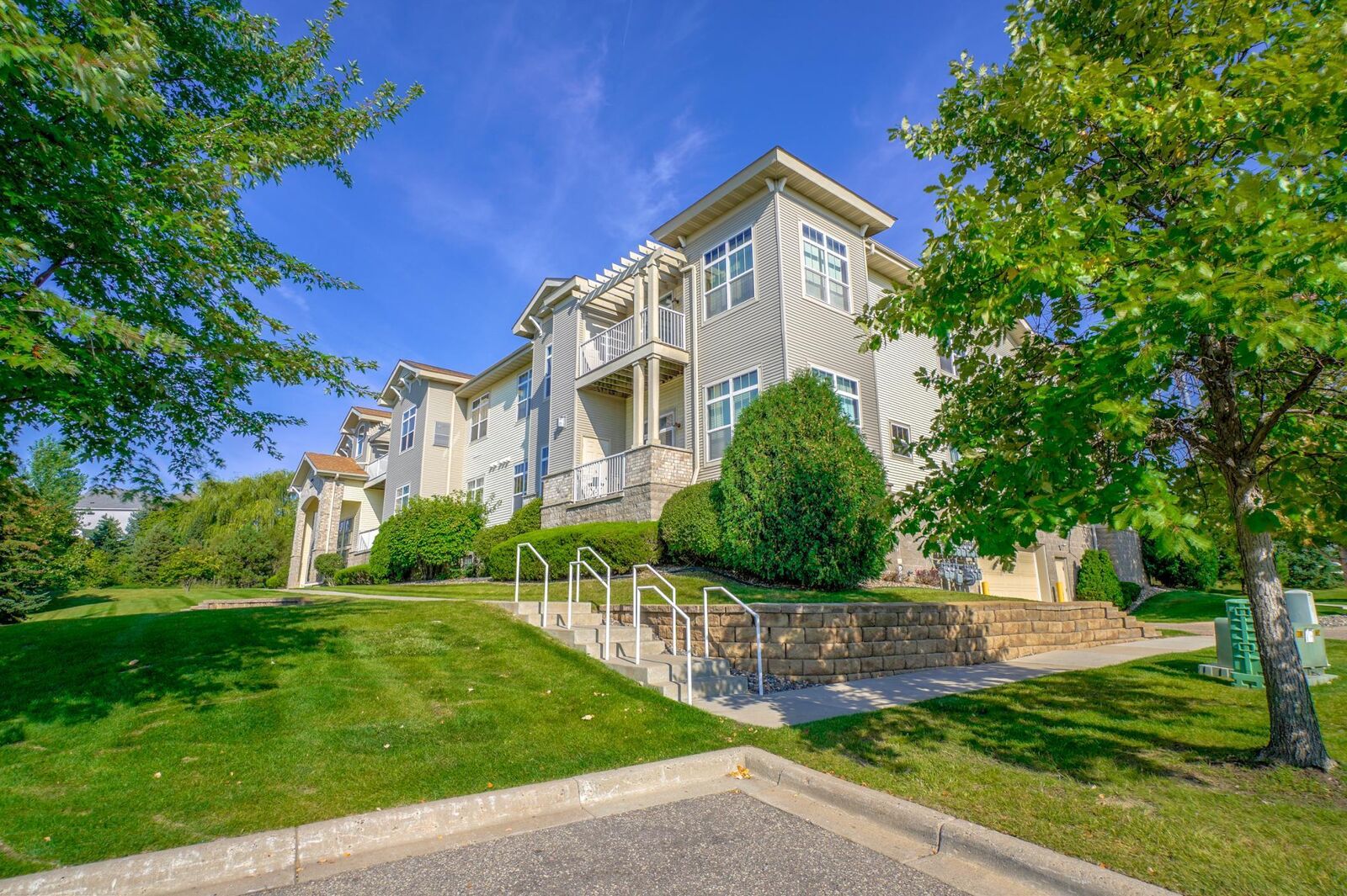 Property Photo:  1244 County Road D E 105  MN 55109 