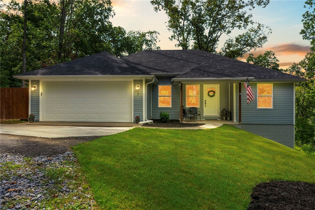 Property Photo:  5 Rotham Lane  AR 72715 