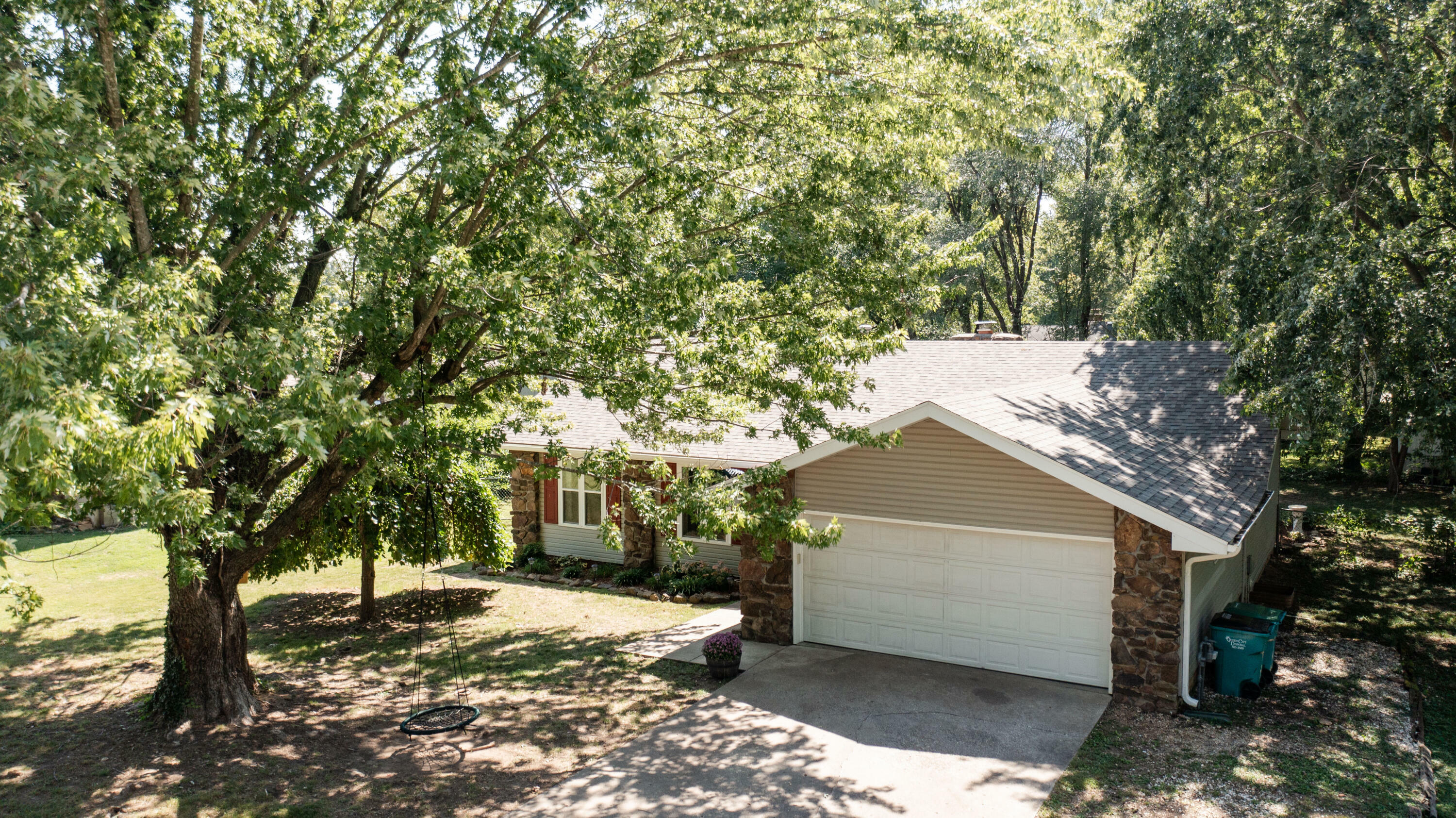 Property Photo:  1014 W Woodland Drive  MO 65738 