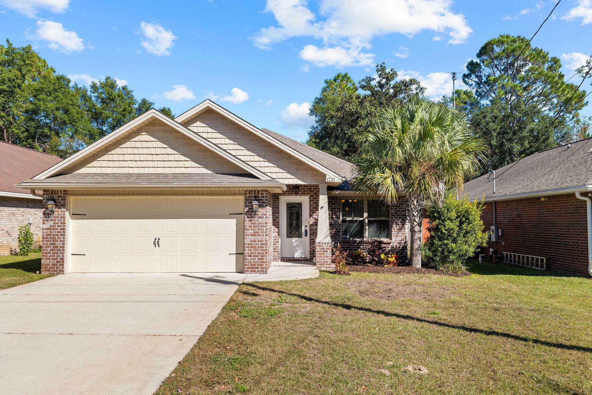 Property Photo: 1721 Pine Avenue FL 32578