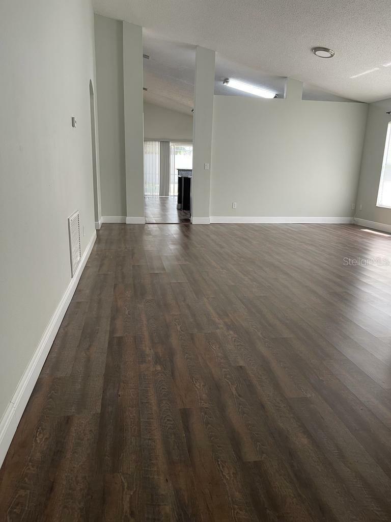 Property Photo: 6637 Bouganvillea Crescent Drive FL 32809