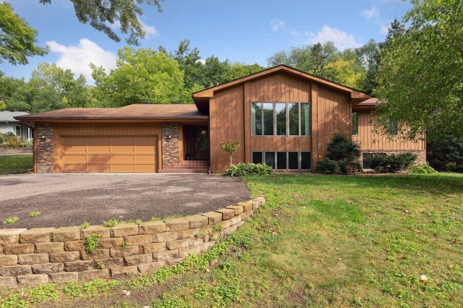 Property Photo:  211 W Kraft Road  MN 55118 
