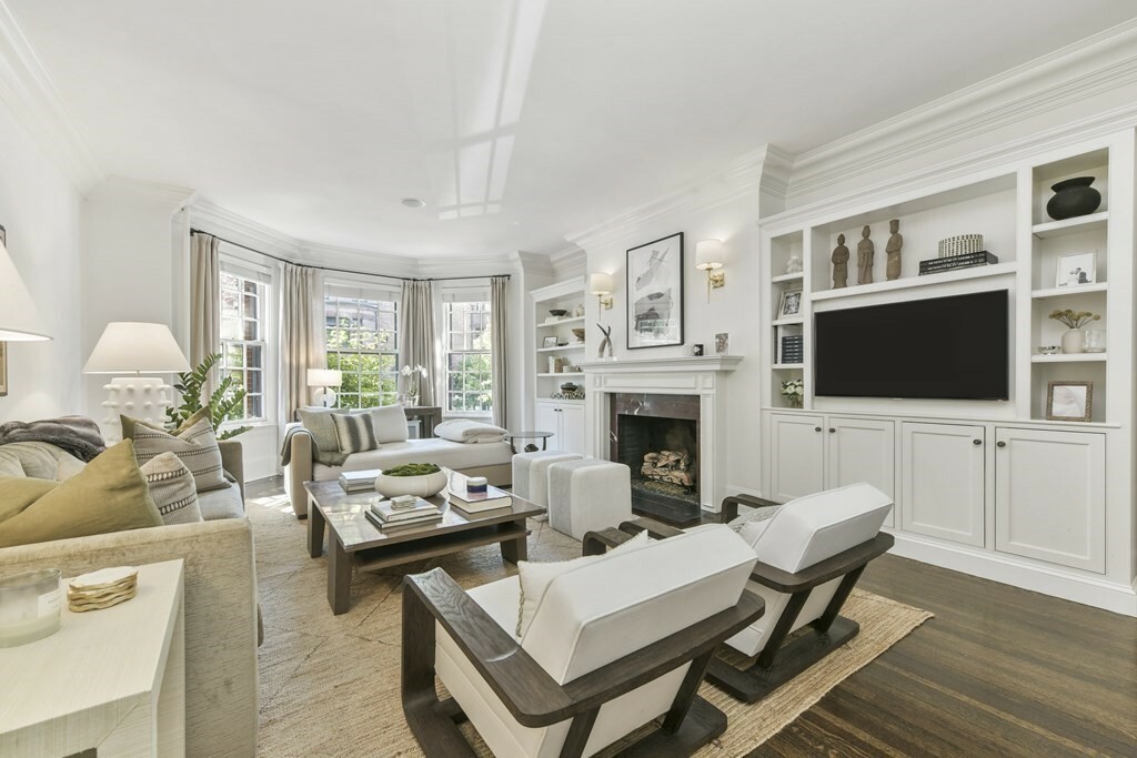 Property Photo:  195 Marlborough Street 1  MA 02116 