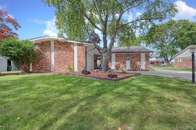 Property Photo: 36366 Dardanella Street MI 48152