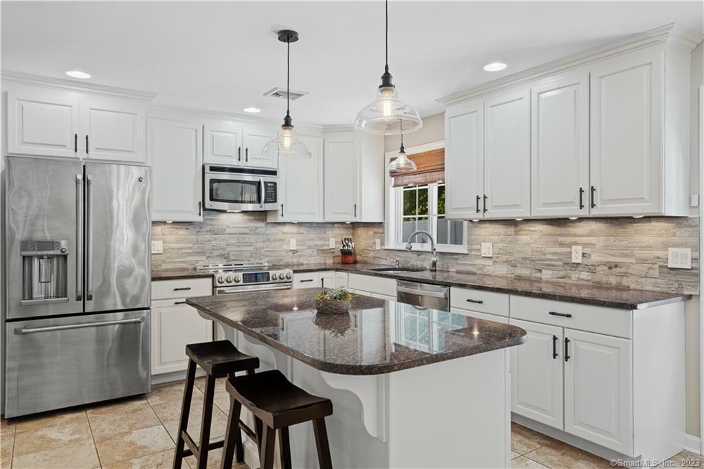 Property Photo: 9 Captains Walk CT 06413