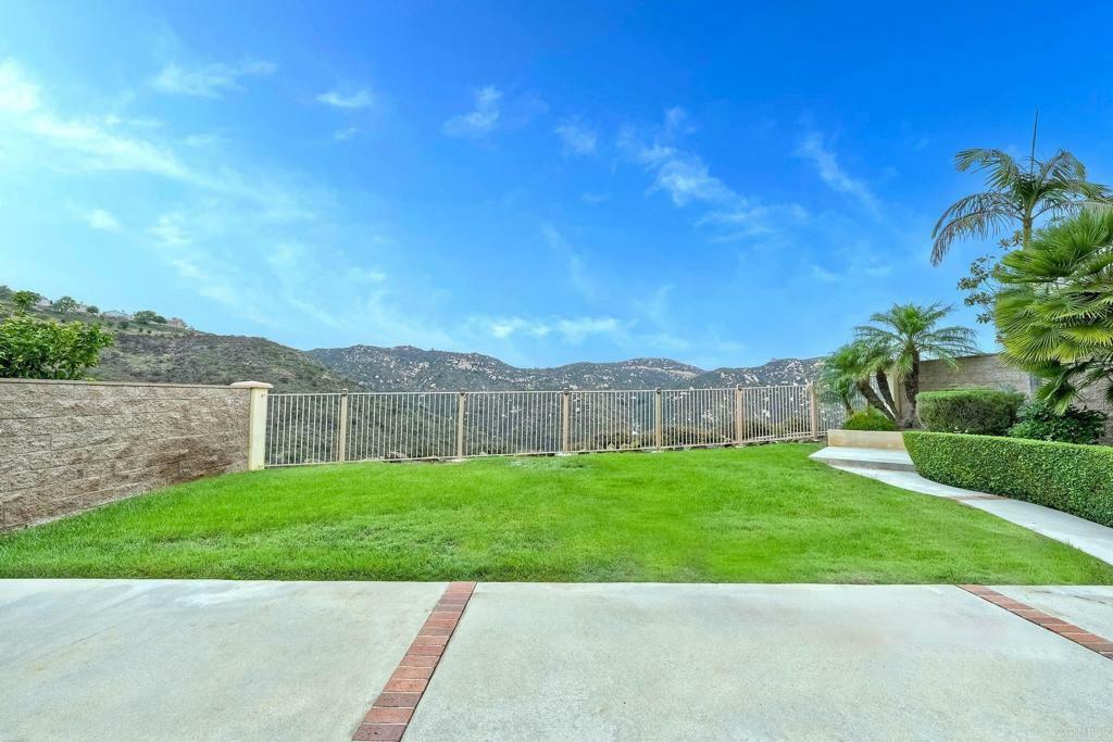 Property Photo:  2112 View Crest Gln  CA 92026 