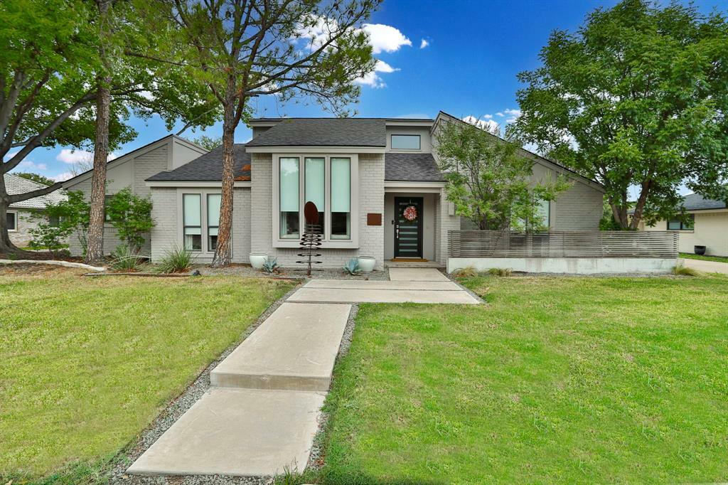 Property Photo: 121 Trophy Club Drive TX 76262