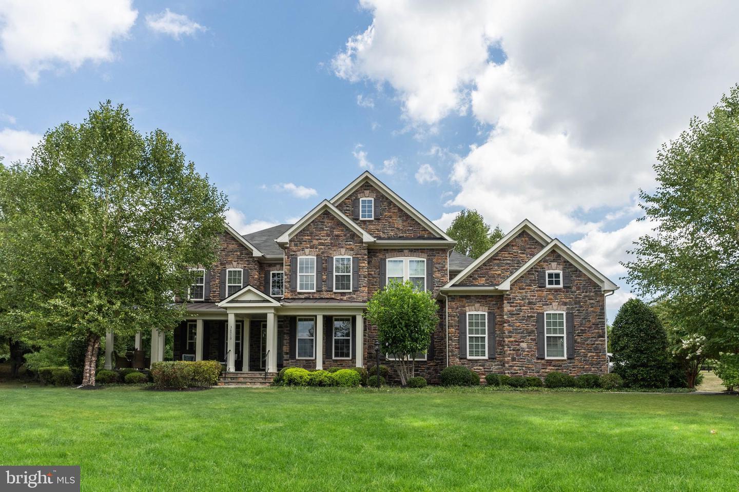 Property Photo: 36510 Wynhurst Court VA 20117