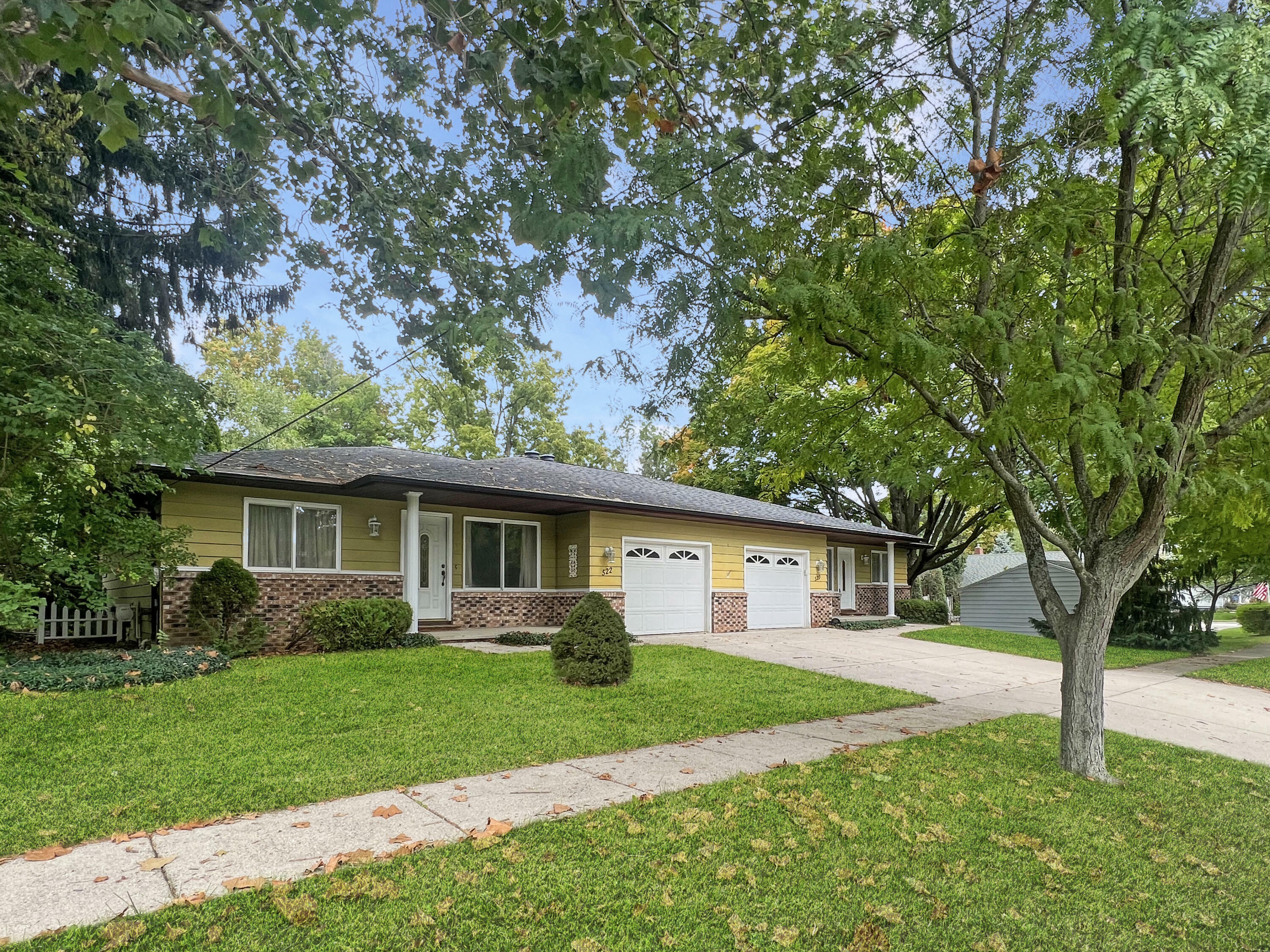 Property Photo:  520-522 W Oak Street  MI 48854 