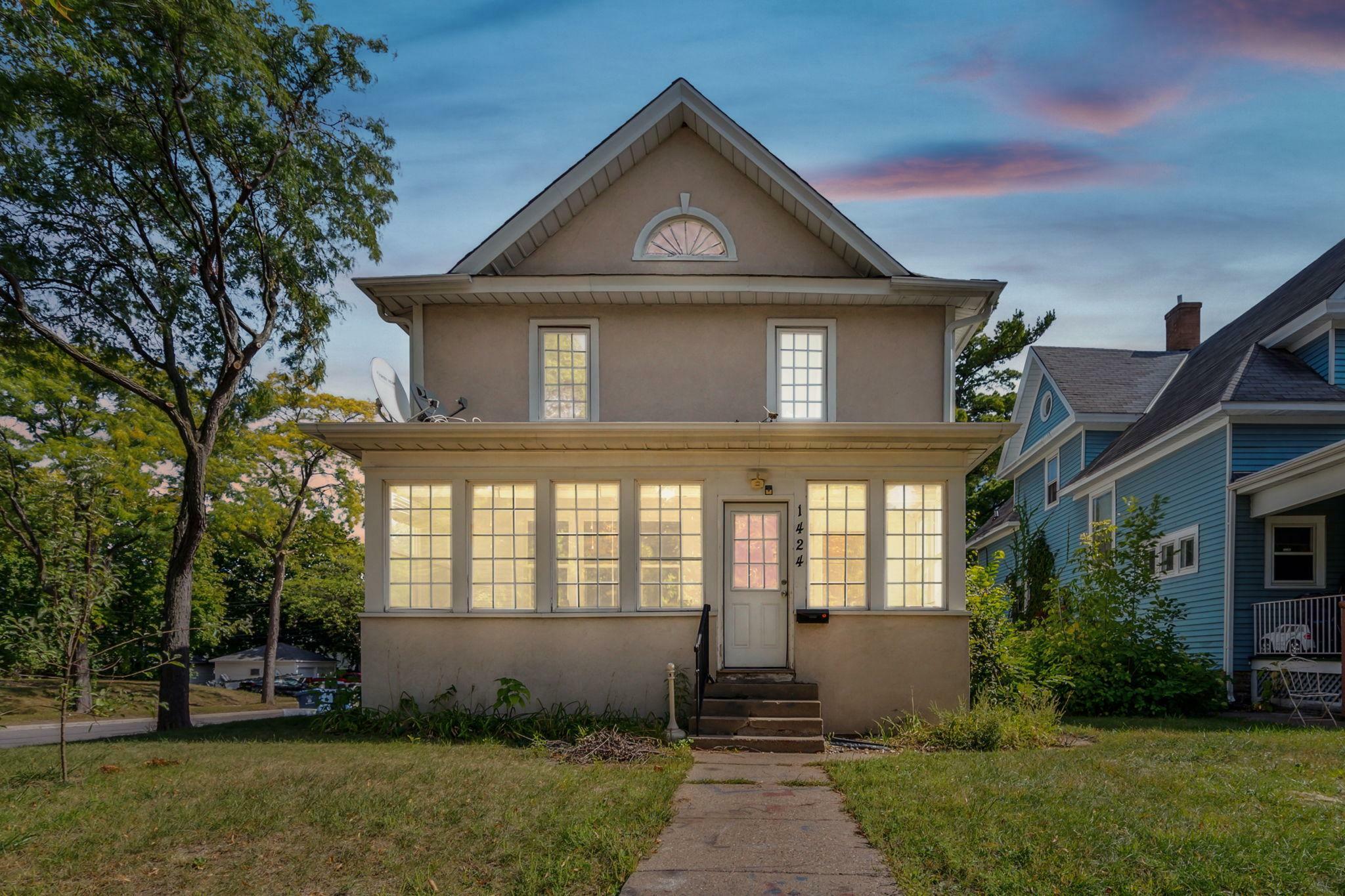 Property Photo:  1424 Girard Avenue N  MN 55411 