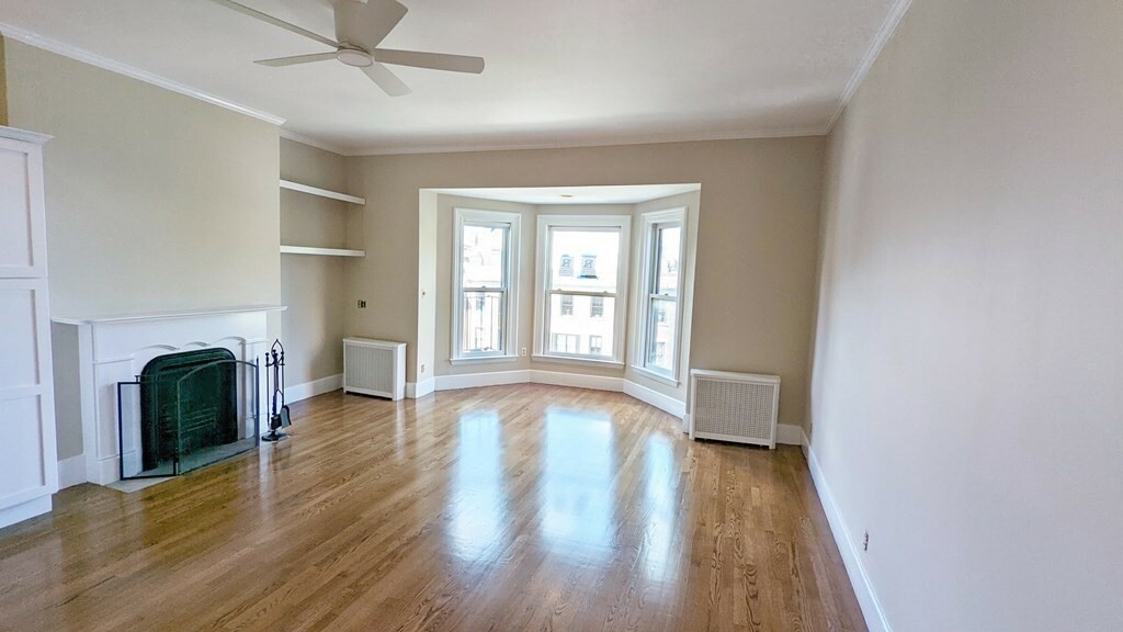 Property Photo: 387 Beacon St 6 MA 02116