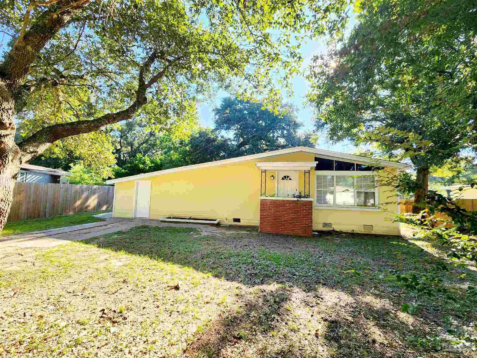 Property Photo:  20 De Luna Dr  FL 32506 