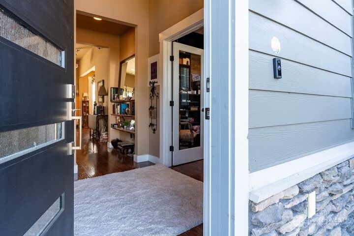 Property Photo:  401  Harrison Lane  WA 98276 