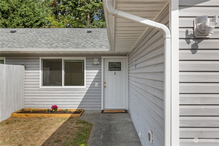 Property Photo:  5603 143rd St SW 1B  WA 98026 