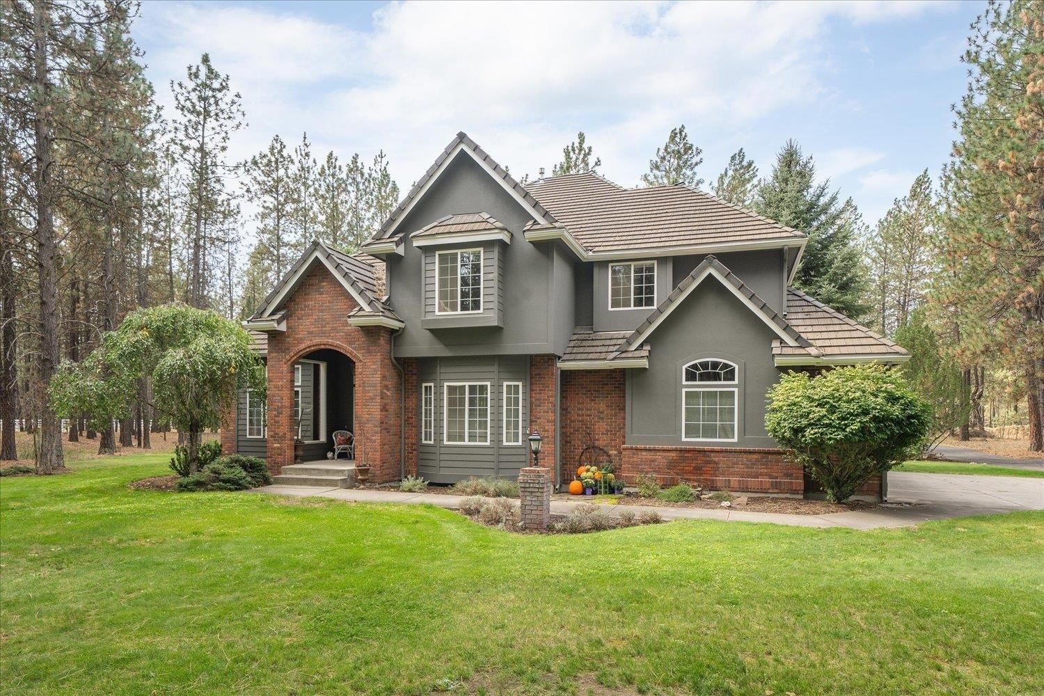 Property Photo:  16809 N Saddle Hill Ln  WA 99005 