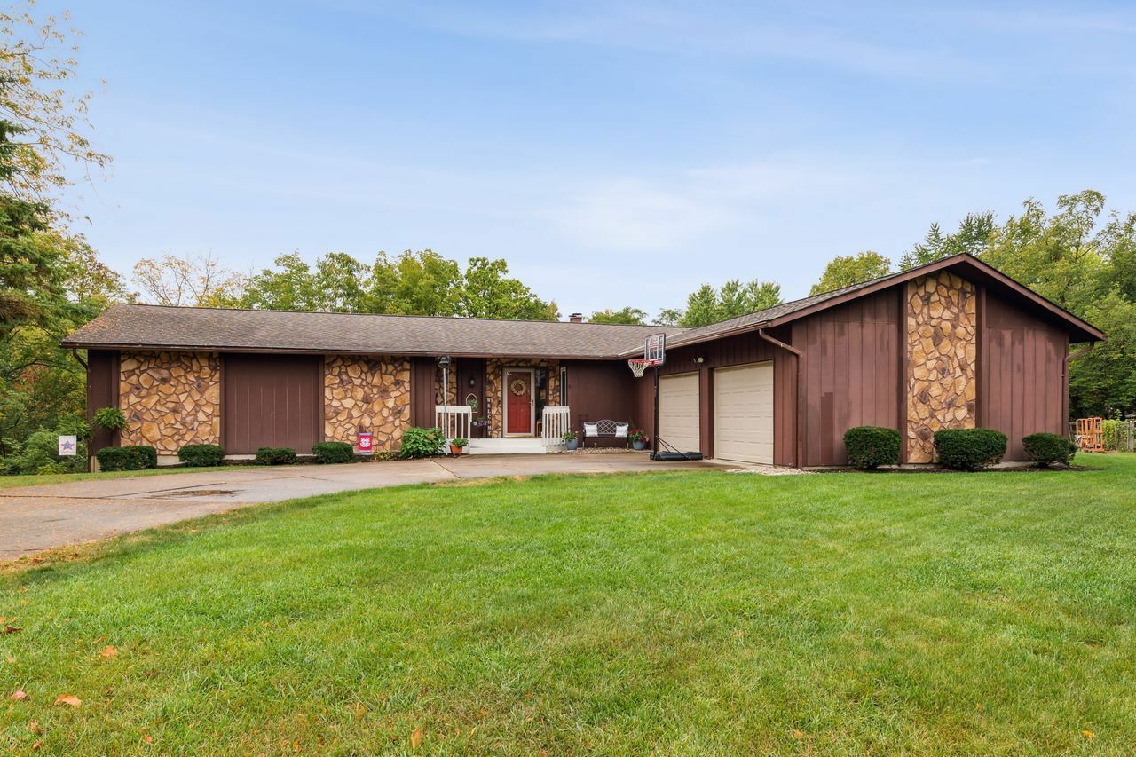 Property Photo: 7447 Sleepy Hollow Dr OH 45069