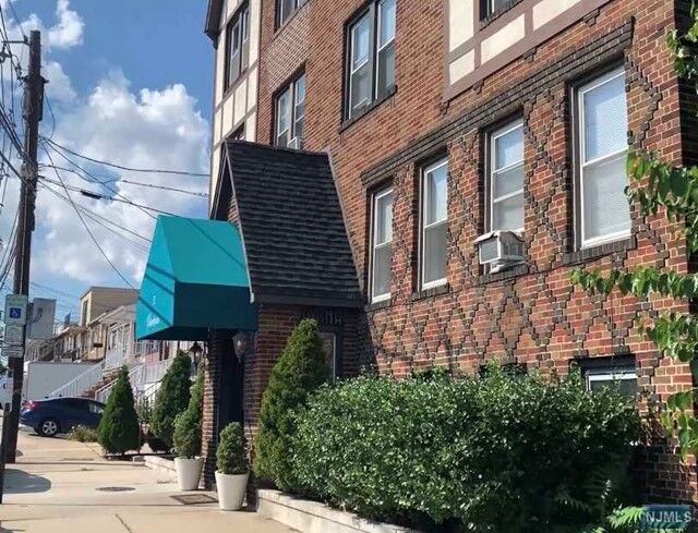 32 Woodcliff Avenue B5  North Bergen NJ 07047 photo