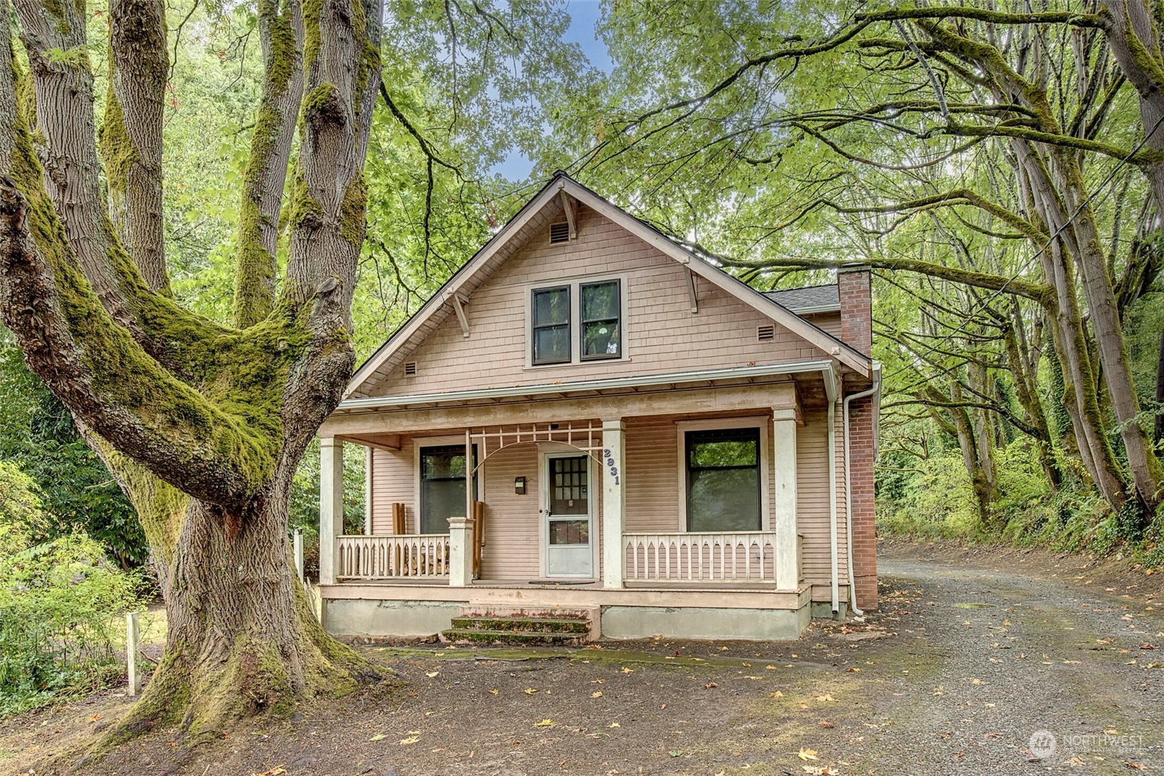 Property Photo:  2931 S Edmunds Street  WA 98108 