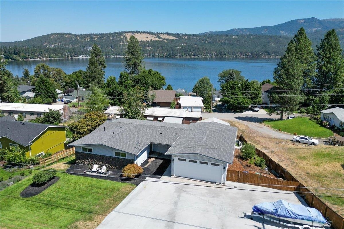 Property Photo:  1029 S Garry Rd  WA 99019 