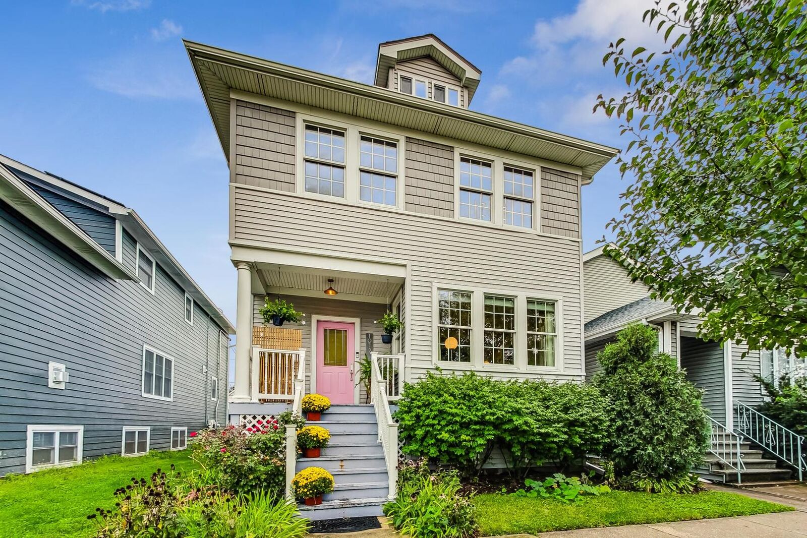 Property Photo: 1012 Beloit Avenue IL 60130